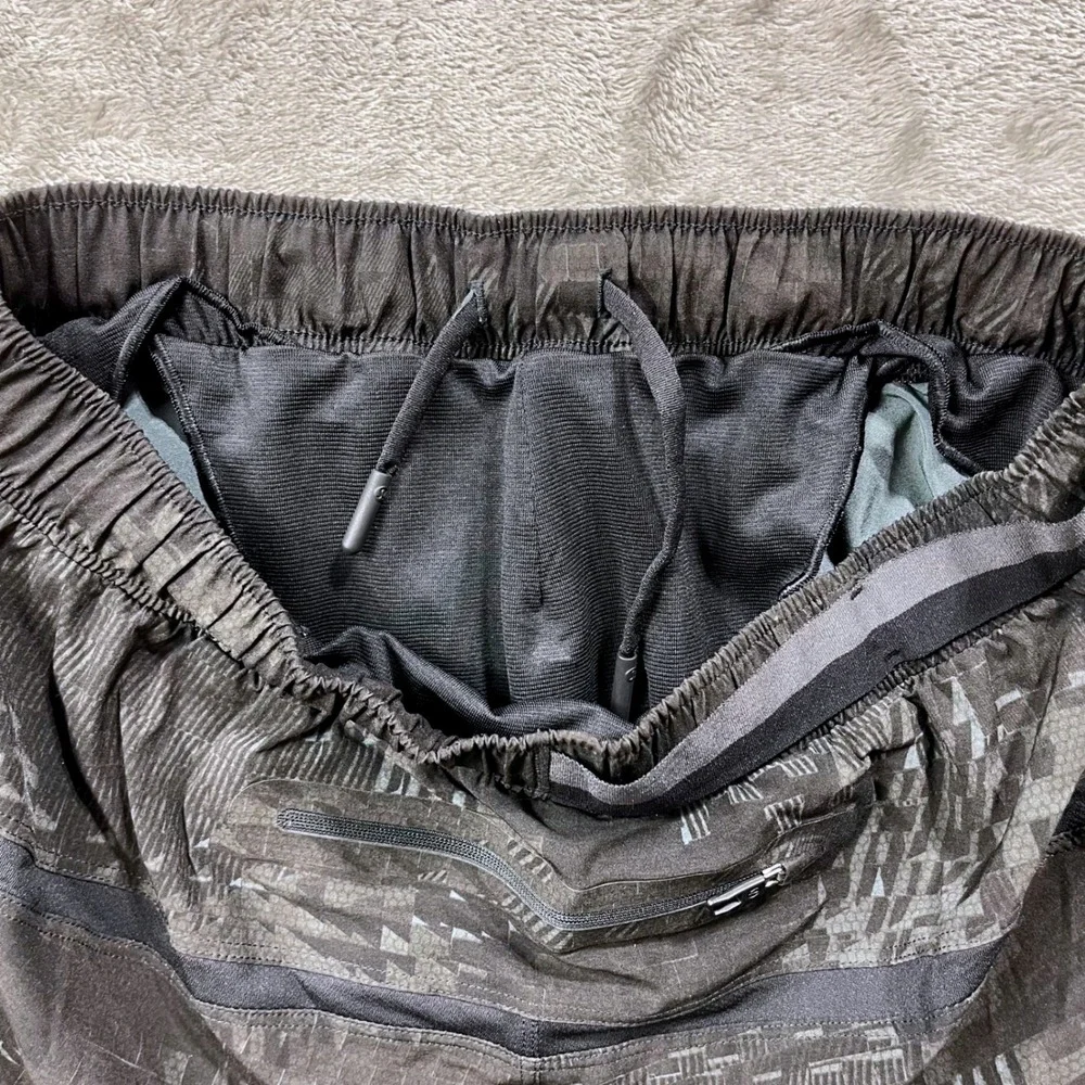 Lululemon Surge Lined Shorts Men Small Black Geometric Camo Running